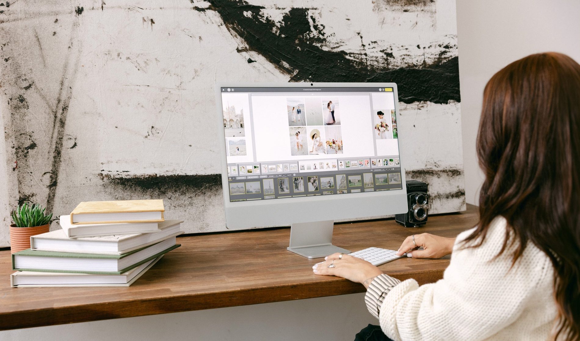 Photographer laying out an album in KISS Designer